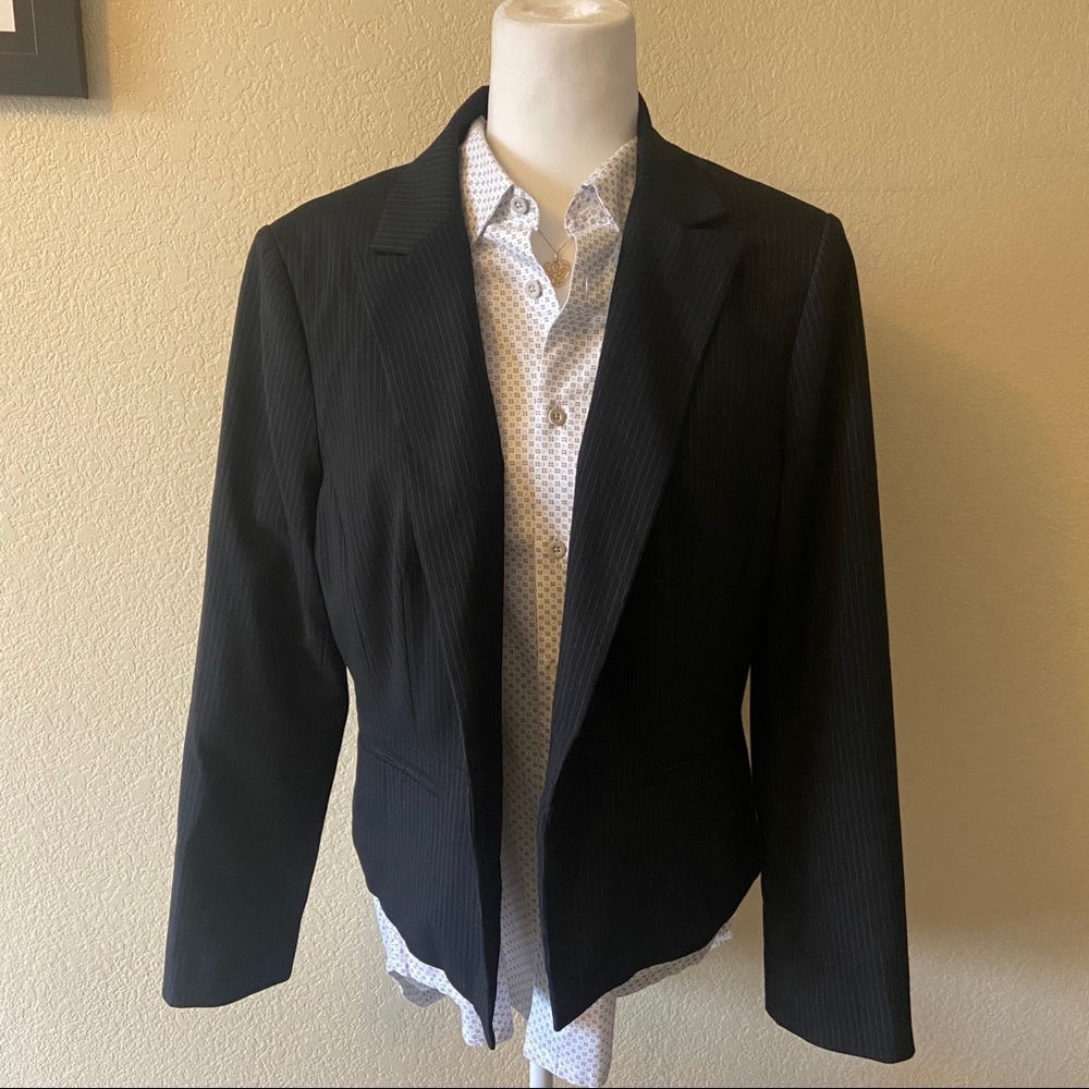 Calvin Klein black pinstripe open style blazer 12